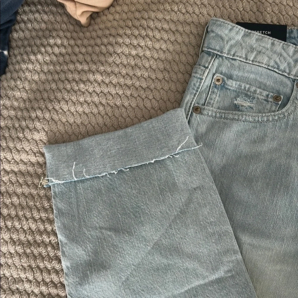 GAP Universal Slim Boyfriend Jeans with Classic Wash - Picture 8 of 8